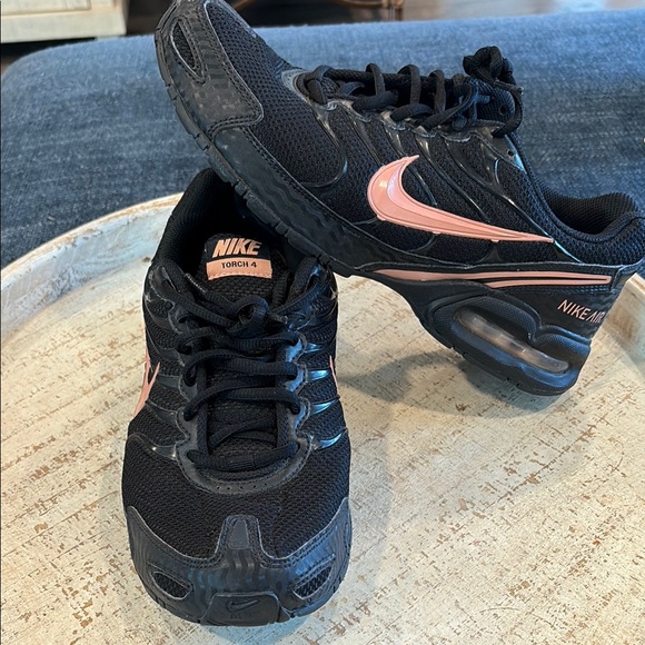 Nike Women's Black and Rose Air Max Torch 4 Shoes - Picture 1 of 11